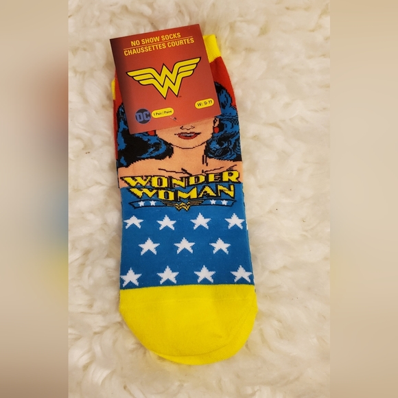 Wonder Women T-shirt,Hat & Socks set - Picture 9 of 10